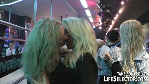 https://www.xvideobf.com/video/girls-making-love-with-each-other-at-the-party/